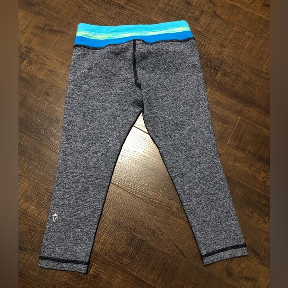 Ivivva rhythmic crops, size 6 - Picture 2 of 5